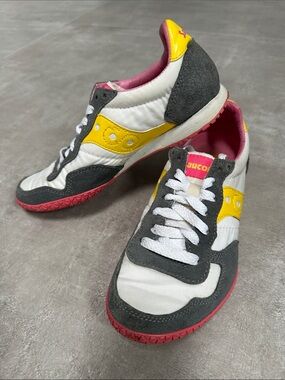 Retro Saucony Jazz Triple sneakers